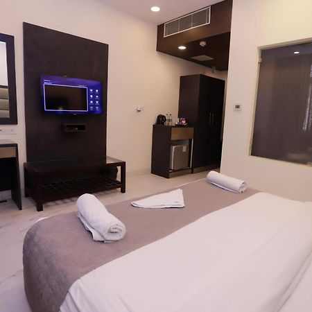 Hotel Pk Residency Noida Buitenkant foto