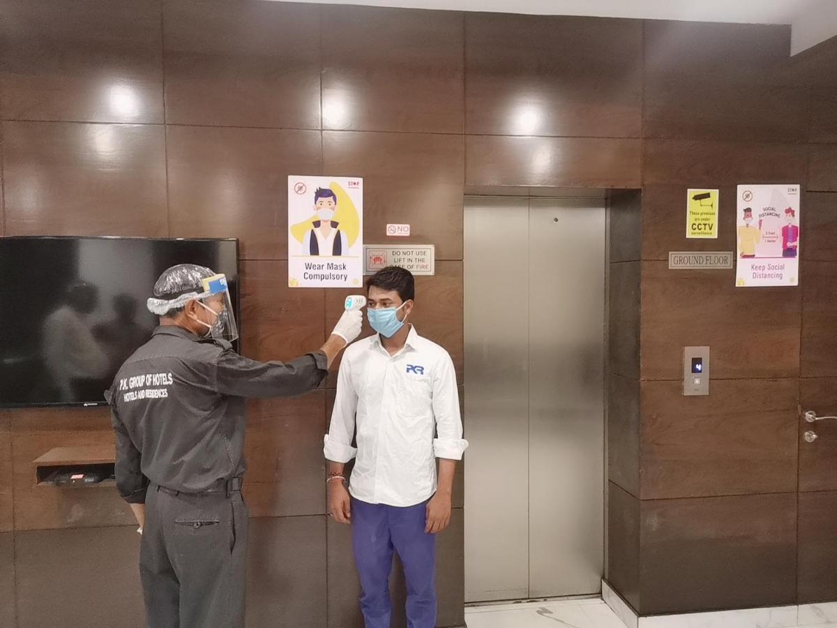 Hotel Pk Residency Noida Buitenkant foto