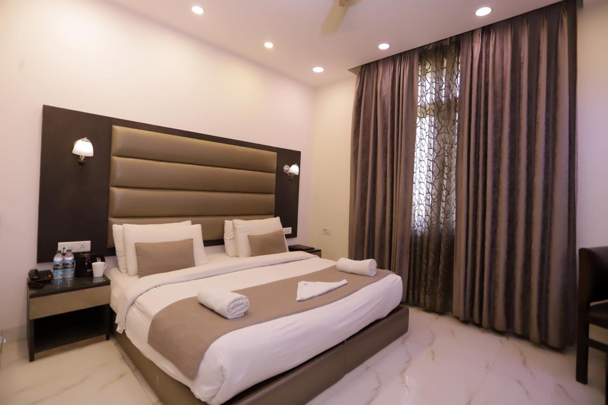 Hotel Pk Residency Noida Buitenkant foto