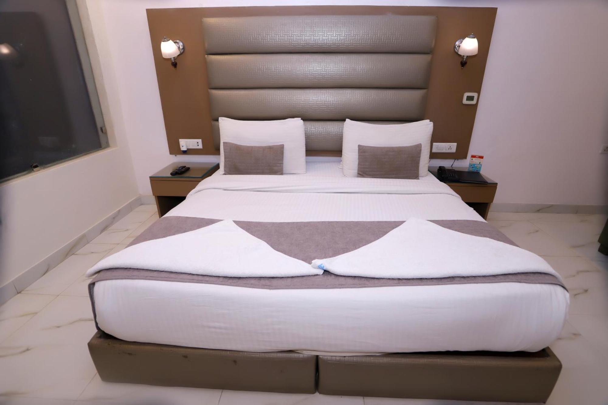 Hotel Pk Residency Noida Buitenkant foto