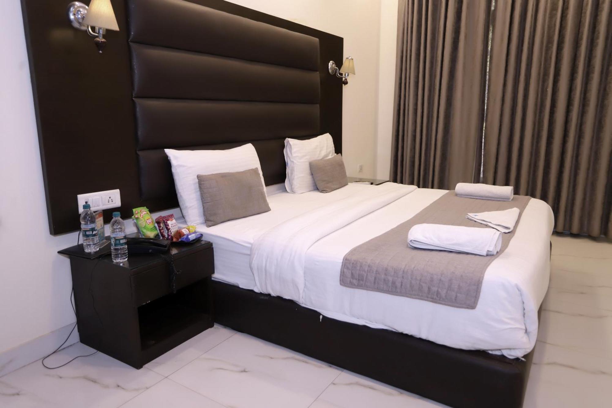 Hotel Pk Residency Noida Buitenkant foto