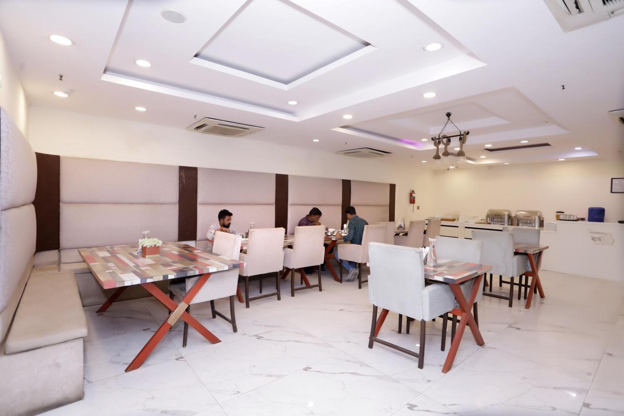Hotel Pk Residency Noida Buitenkant foto