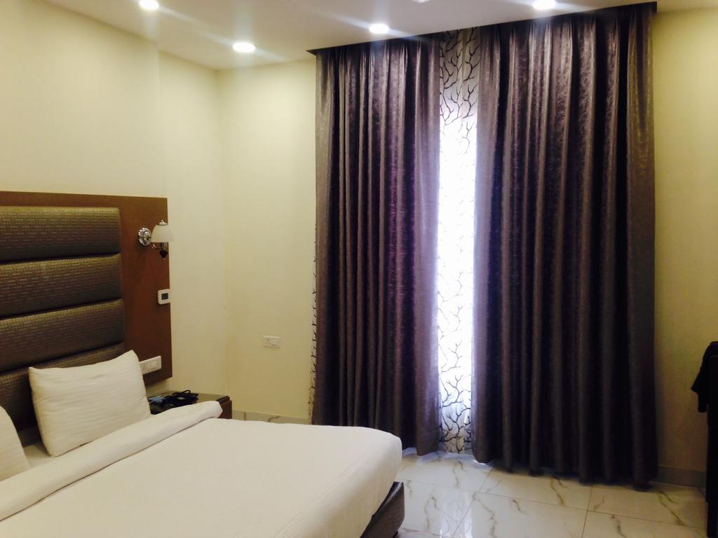 Hotel Pk Residency Noida Buitenkant foto